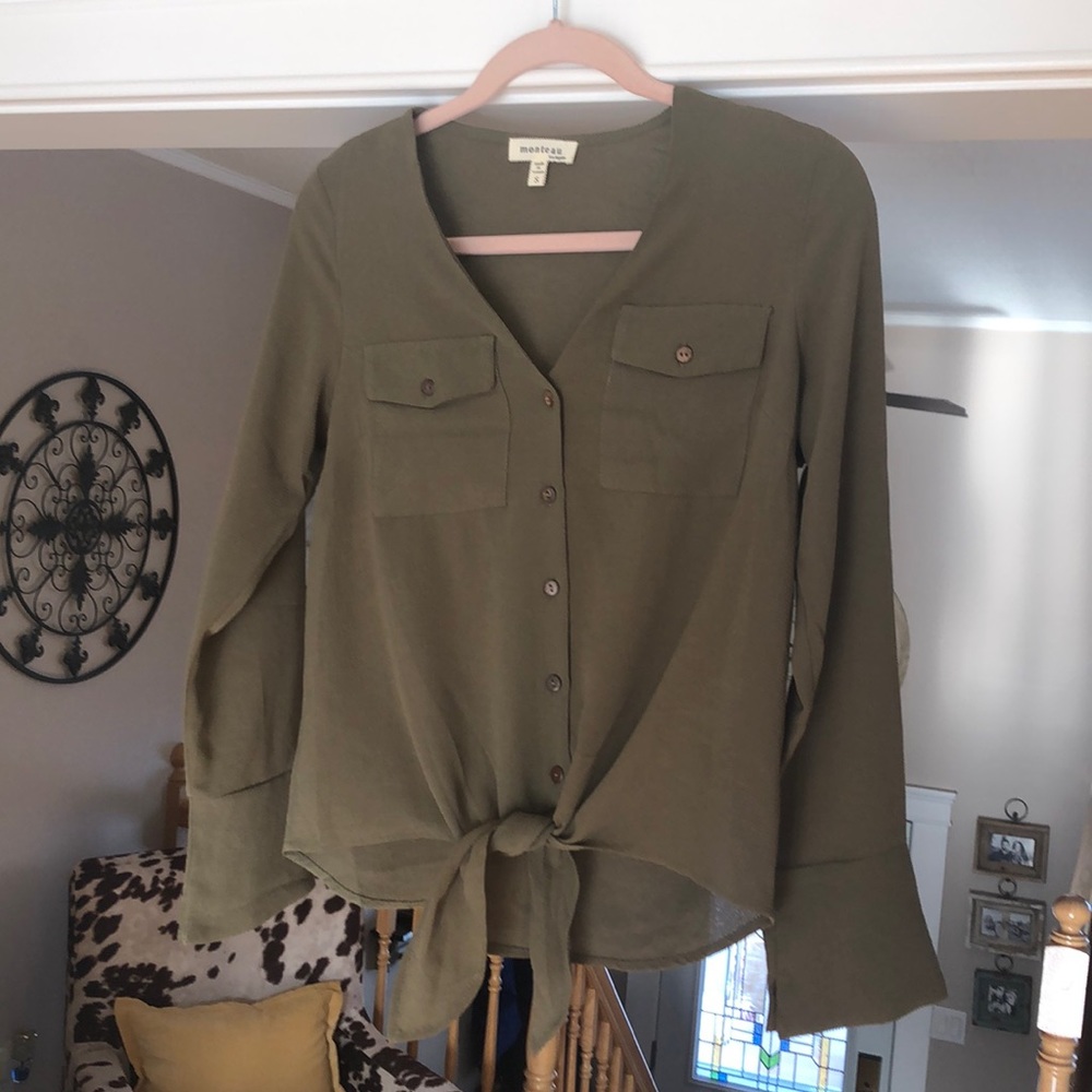 MONTEAU Button up tie-front top in olive green. Size Small.